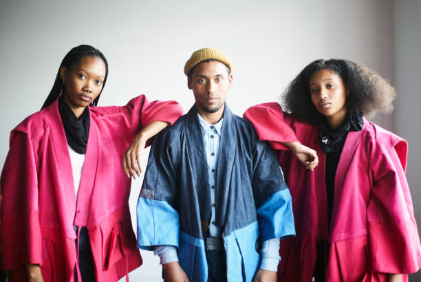 Syna World Clothing and the Evolution of Fashion Communities Evolution of Fashion Communities